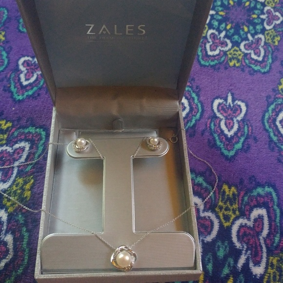 Jewelry - Picture 4 of 4